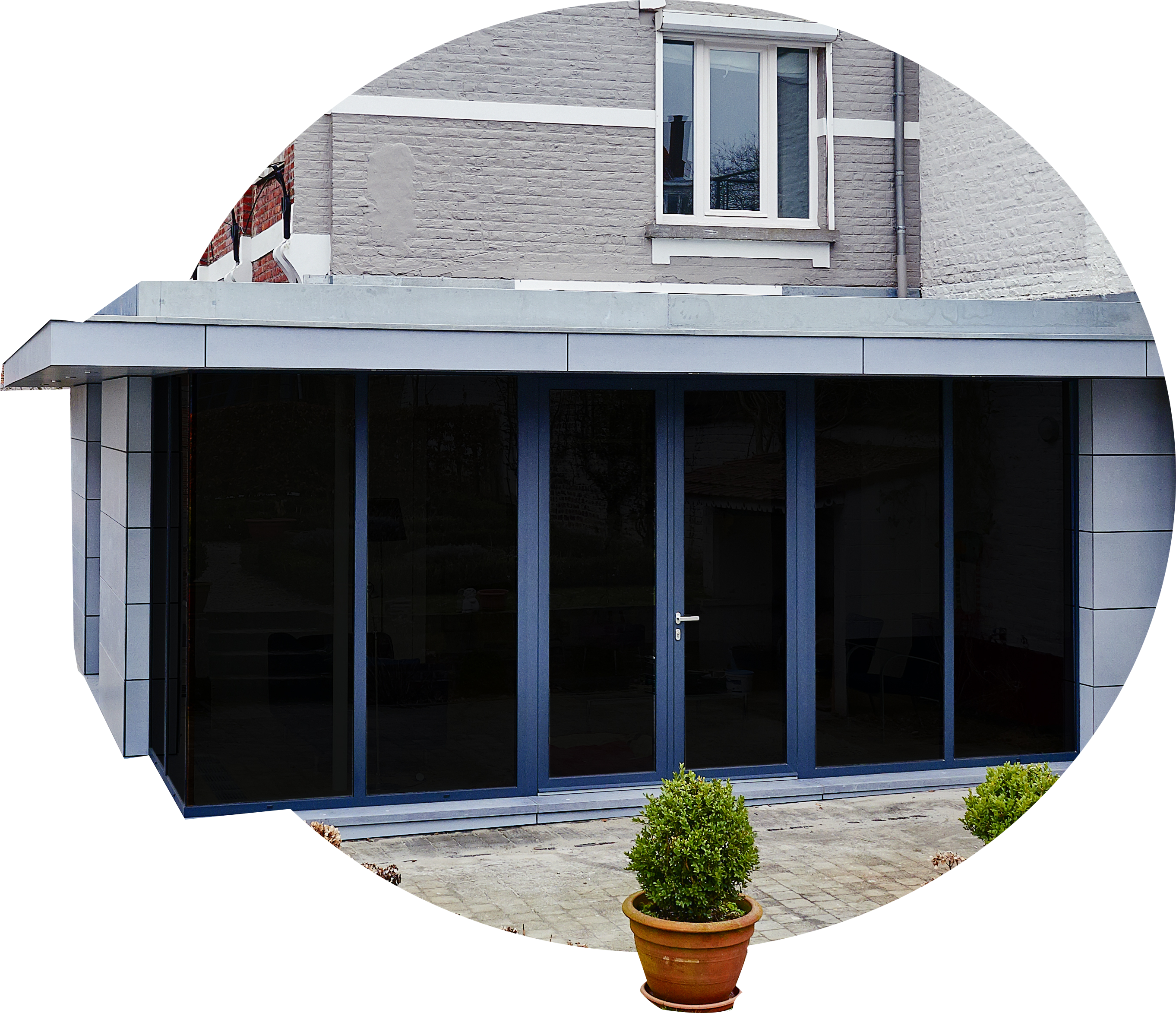 Modern Lean-to Bi-fold Conservatory Great Dunmow